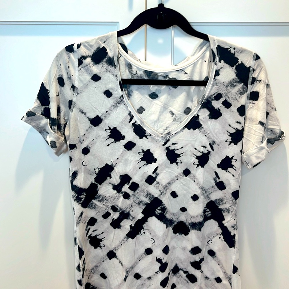 Lululemon Tee